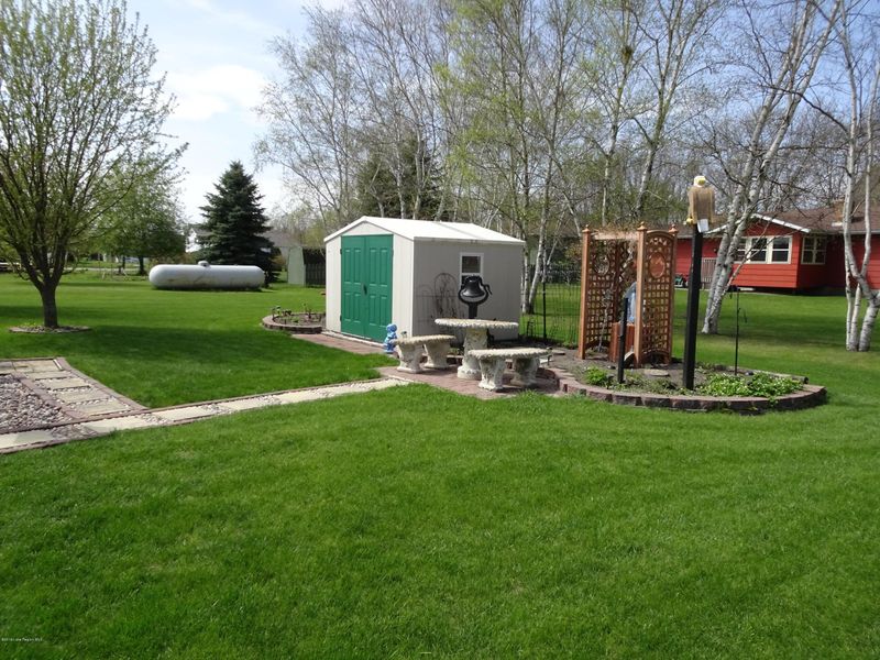 407 11th St SE, Barnesville, MN 56514