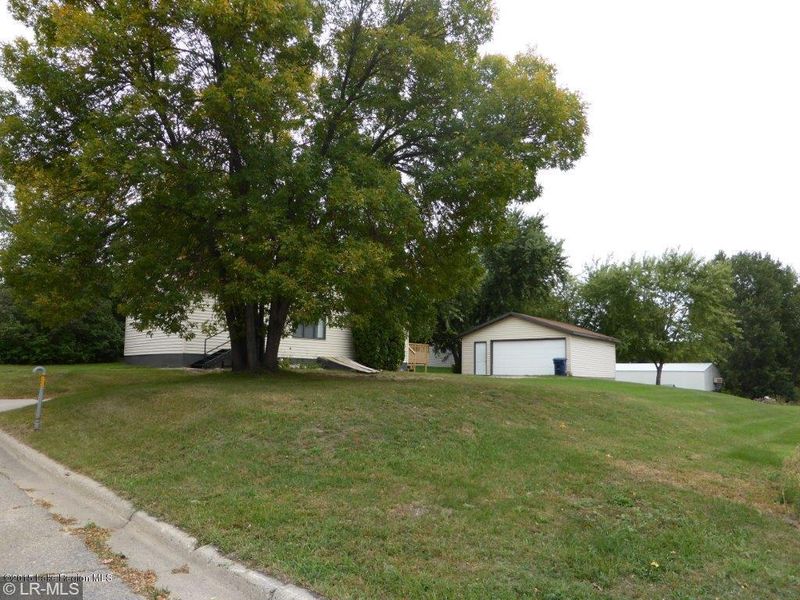 223 S Buse St, Fergus Falls, MN 56537