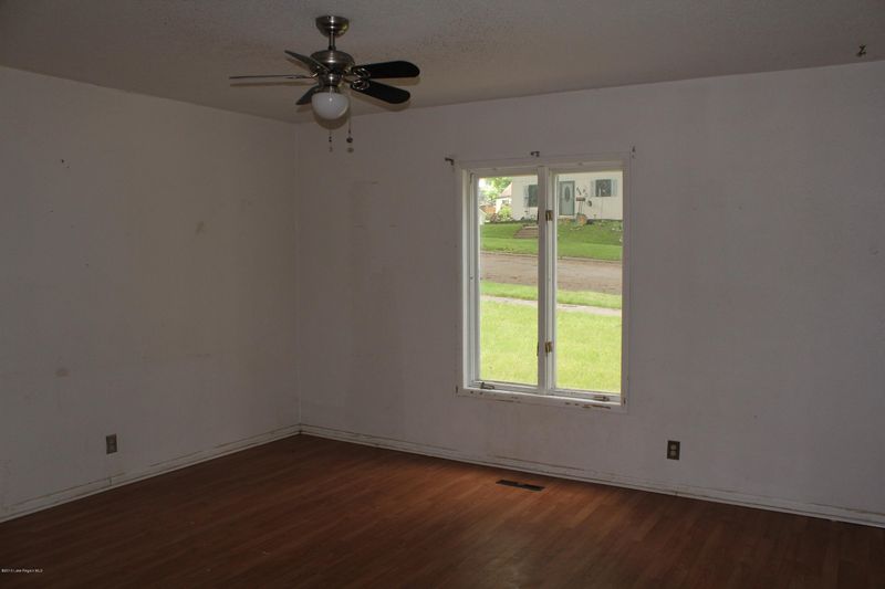 217 E Vasa Ave, Fergus Falls, MN 56537