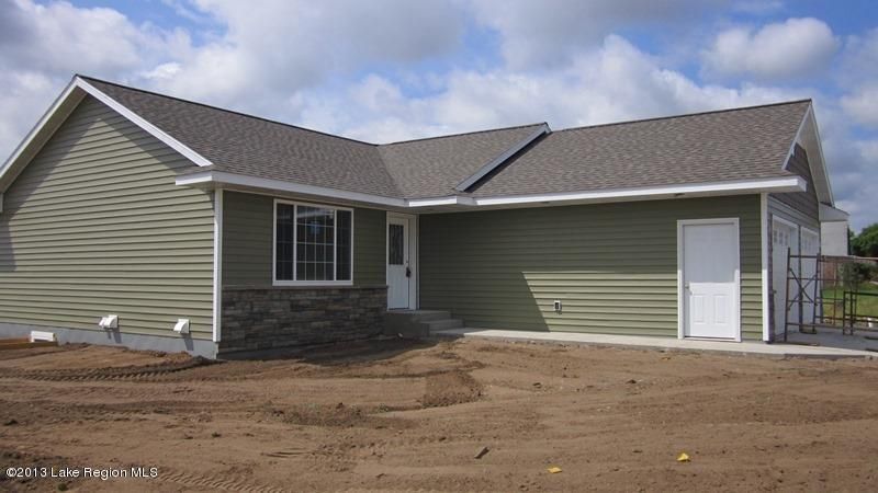 606 NE 9th St, Perham, MN 56573