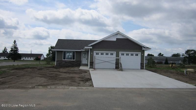 606 NE 9th St, Perham, MN 56573