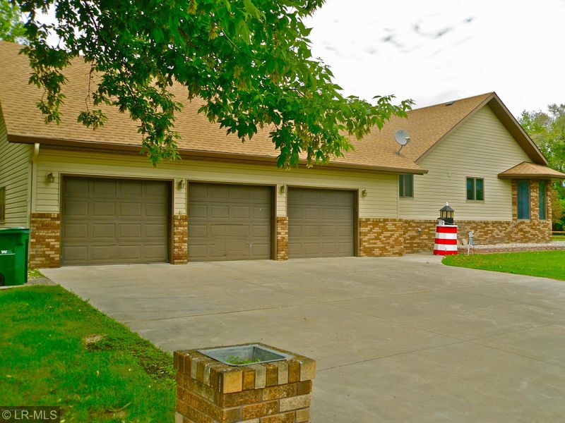 903 11th St N, Breckenridge, MN 56520