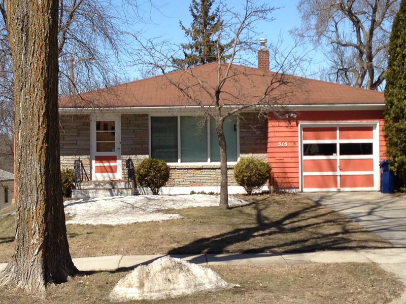 515 E Alcott Ave, Fergus Falls, MN 56537