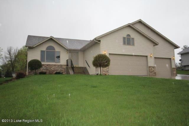 332 E Hillside Ave, Fergus Falls, MN 56537
