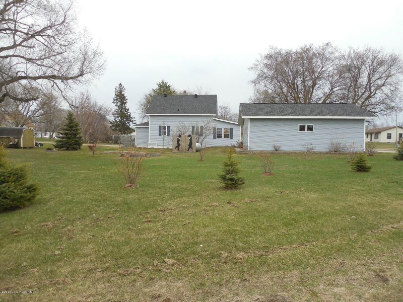 203 N 3rd Ave, Dent, MN 56528