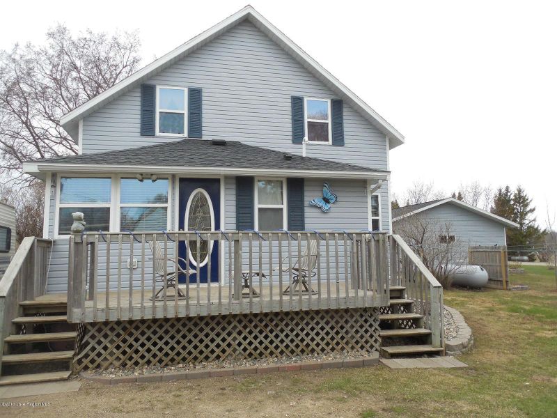 203 N 3rd Ave, Dent, MN 56528