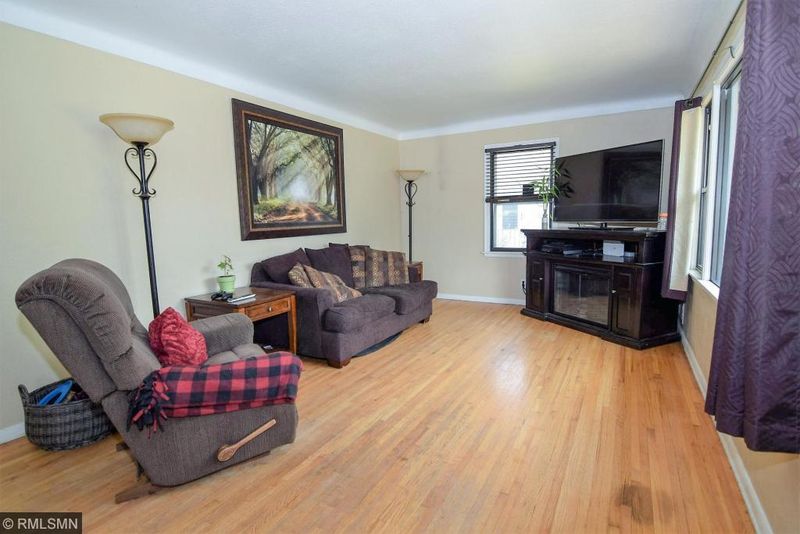 1643 Duluth St, Saint Paul, MN 55106