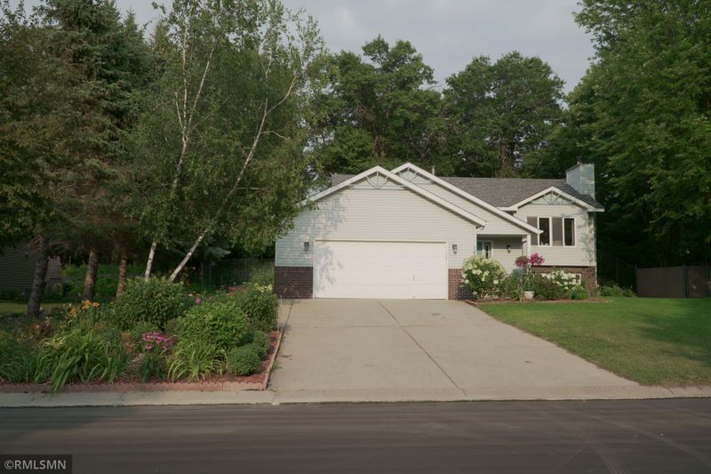 1000 Ferndale St S, Maplewood, MN 55117