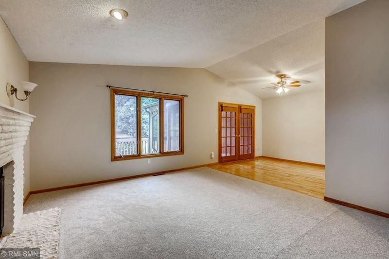 3116 Farnum Dr #B, Eagan, MN 55121