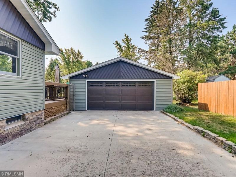 732 Vicky Ln, Circle Pines, MN 55014