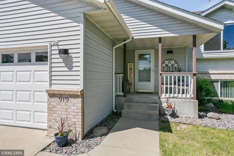919 Sellards Dr, Dassel, MN 55325