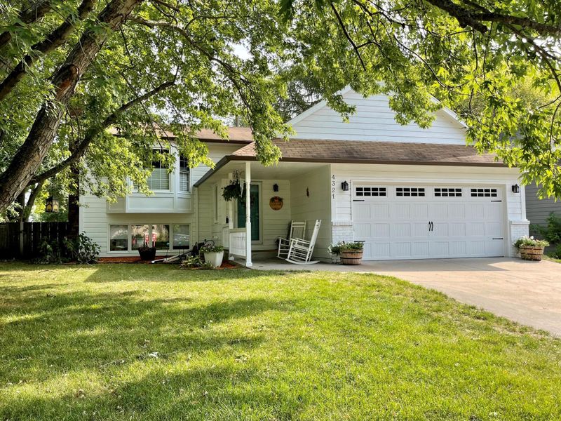 4321 W 140th St, Savage, MN 55378