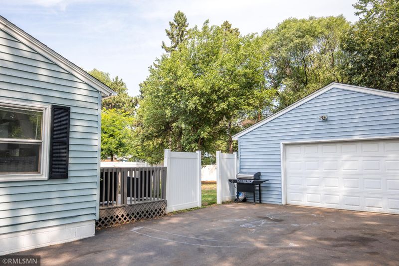 1455 Larpenteur Ave E, Maplewood, MN 55109