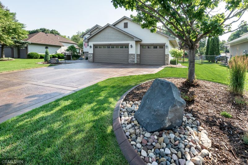 866 Sterling St S, Maplewood, MN 55119