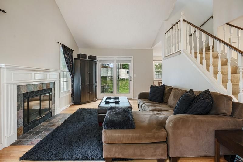 8619 Shiloh Ct, Eden Prairie, MN 55347