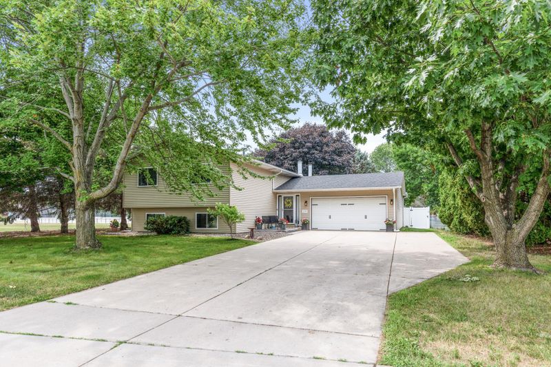 6799 Dawn Way, Inver Grove Heights, MN 55076