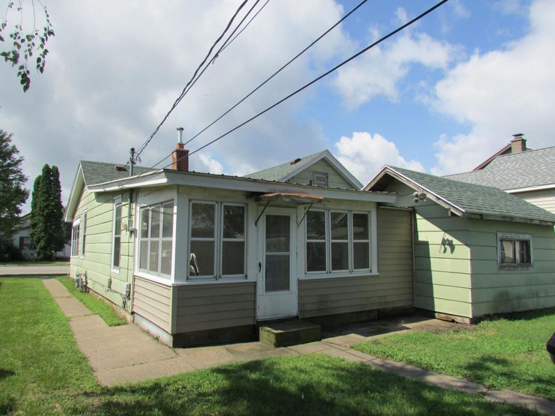 568 E 2nd St, Winona, MN 55987