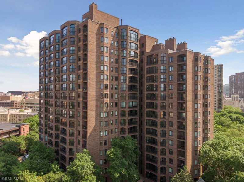1201 Yale Pl #101, Minneapolis, MN 55403