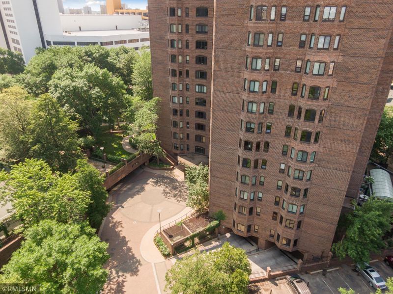 1201 Yale Pl #101, Minneapolis, MN 55403