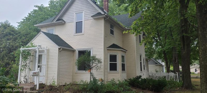 402 S Rum River Dr, Princeton, MN 55371
