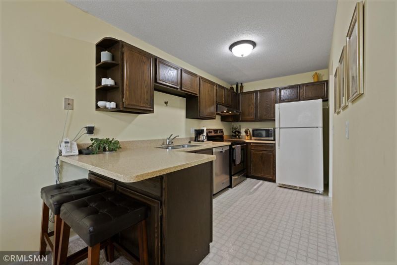 9633 Ensign Cir, Bloomington, MN 55438