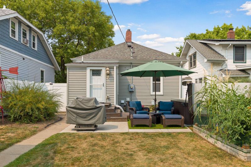1172 Thomas Ave, Saint Paul, MN 55104