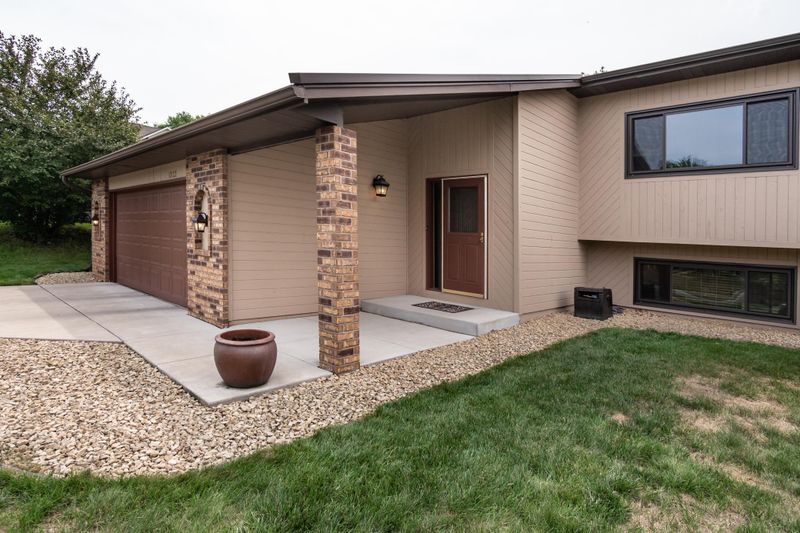 1322 Windcrest Ave, Eagan, MN 55123