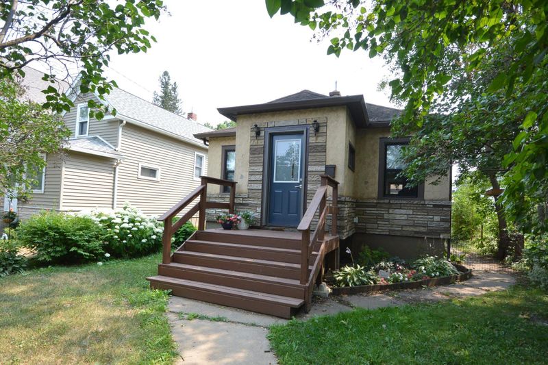 712 Clay St, Eveleth, MN 55734