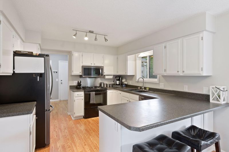 13680 Princeton Cir, Savage, MN 55378