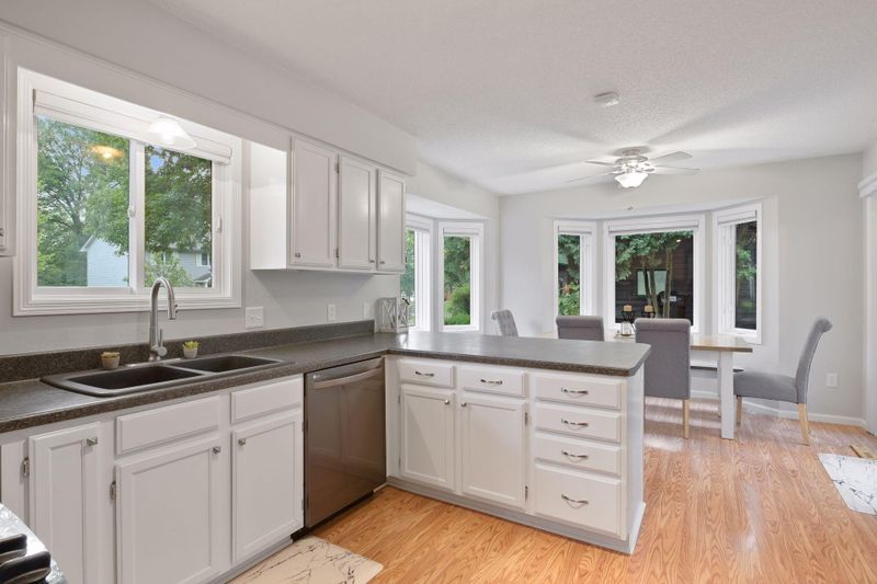13680 Princeton Cir, Savage, MN 55378