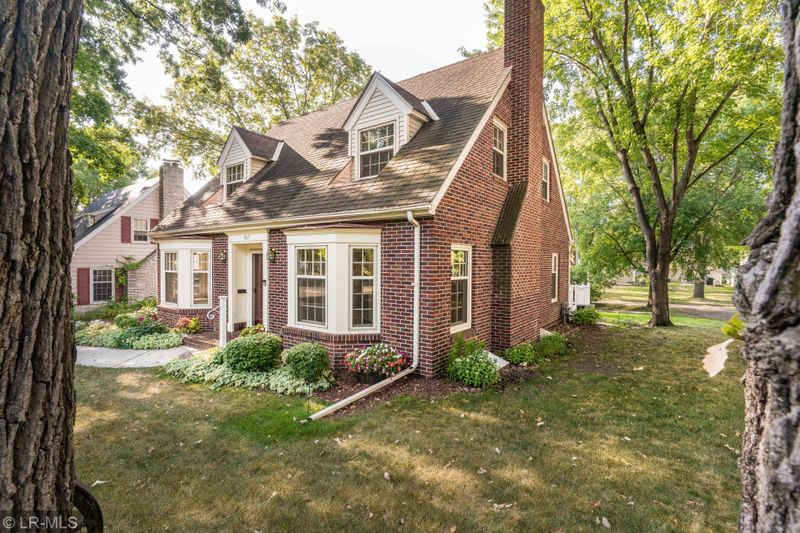 907 W Summit Ave, Fergus Falls, MN 56537