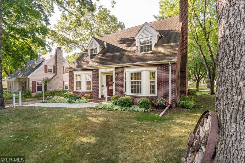 907 W Summit Ave, Fergus Falls, MN 56537