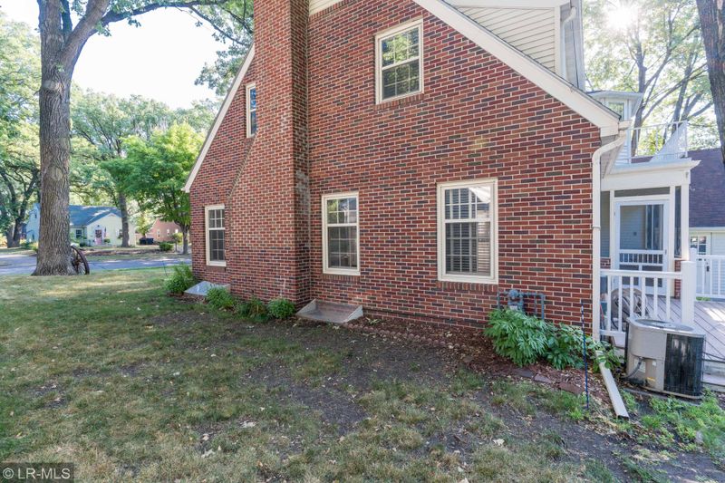 907 W Summit Ave, Fergus Falls, MN 56537
