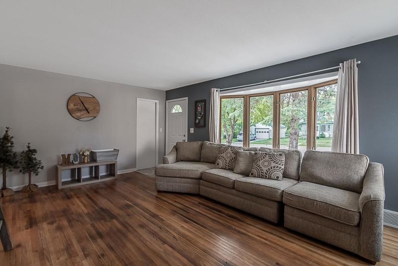 355 W Tyrone St, Le Center, MN 56057