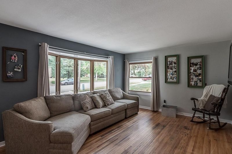 355 W Tyrone St, Le Center, MN 56057