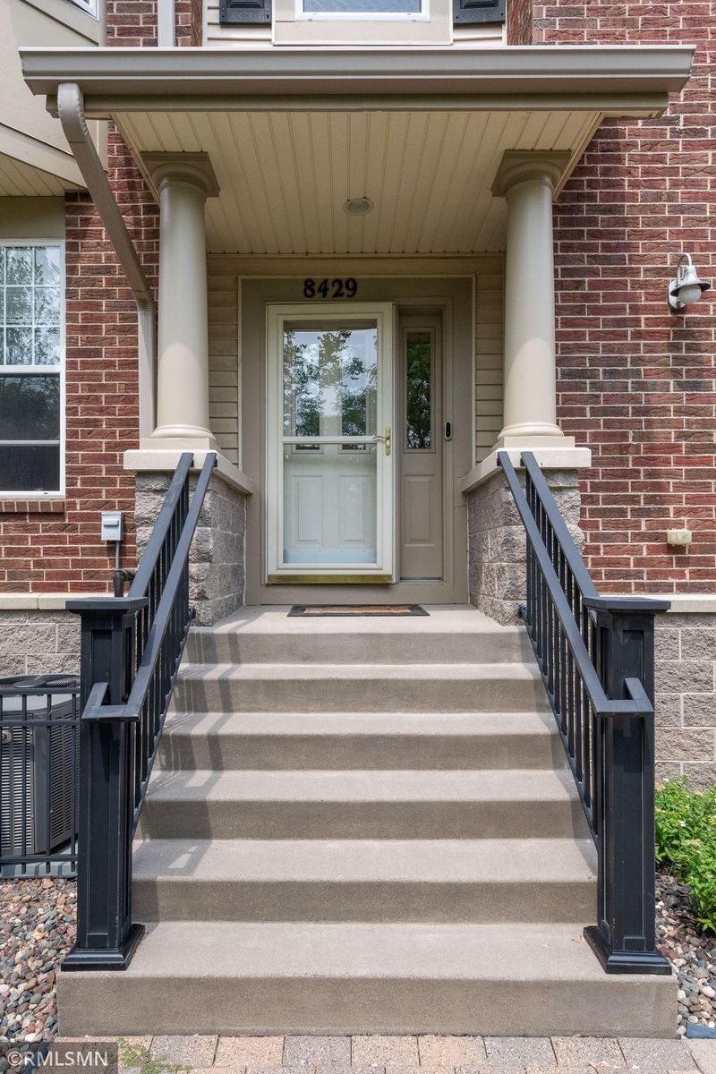 8429 Townsend Dr, Eden Prairie, MN 55344