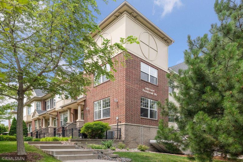 8429 Townsend Dr, Eden Prairie, MN 55344