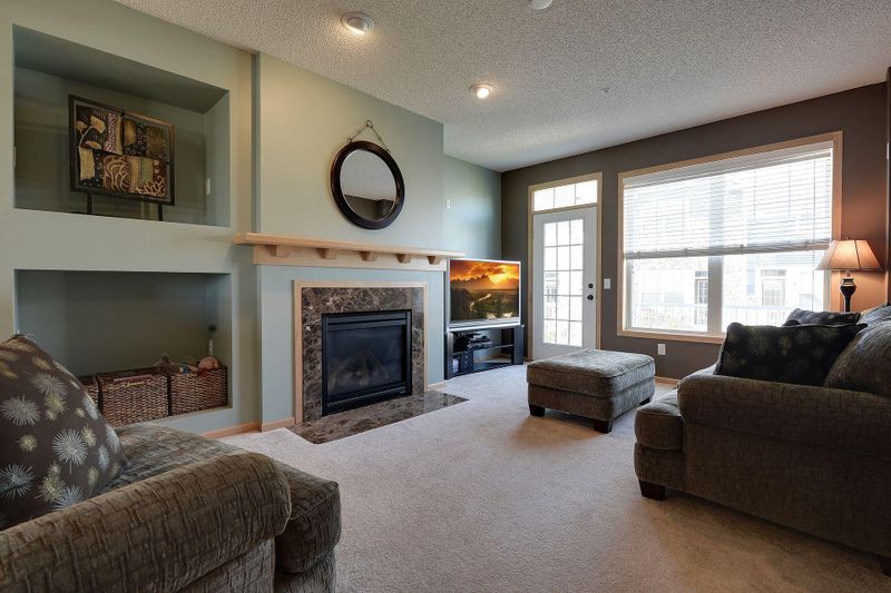 1822 Colonial Ln #4, Chanhassen, MN 55317