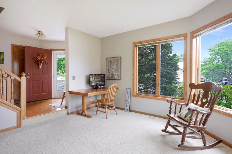 688 N Hay Lake Rd, Eagan, MN 55123