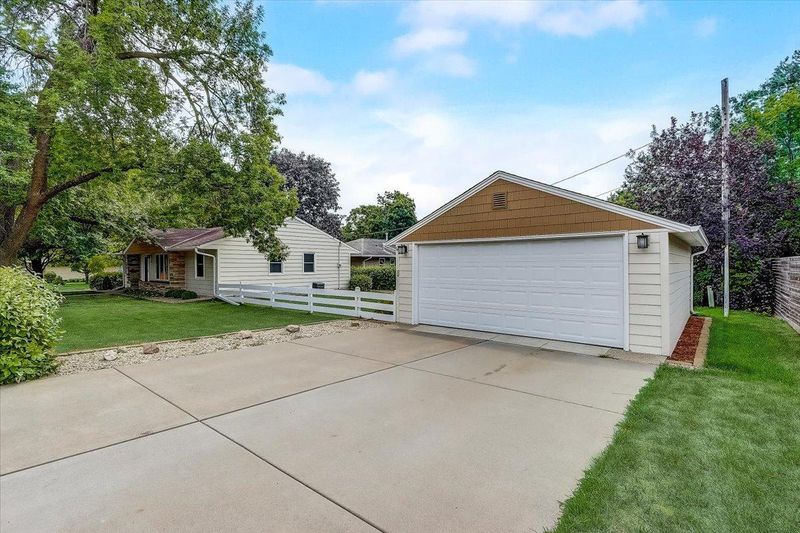 3100 Rankin Rd, Saint Anthony, MN 55418