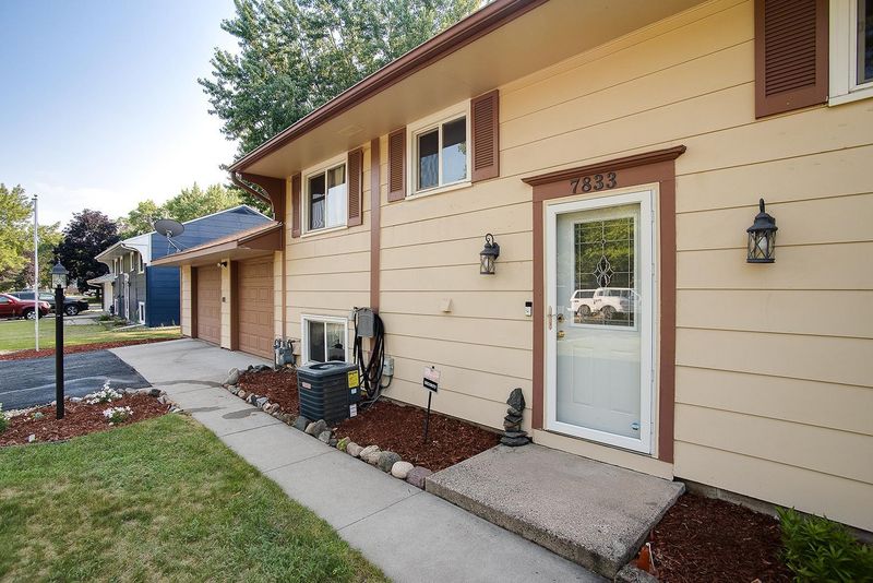 7833 Sugarloaf Trl N, Brooklyn Park, MN 55444