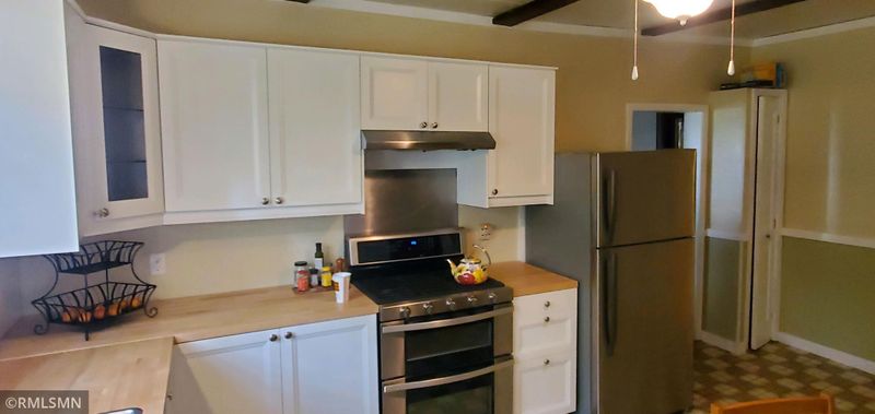 35901 Vickers Dr NE, Cambridge, MN 55008