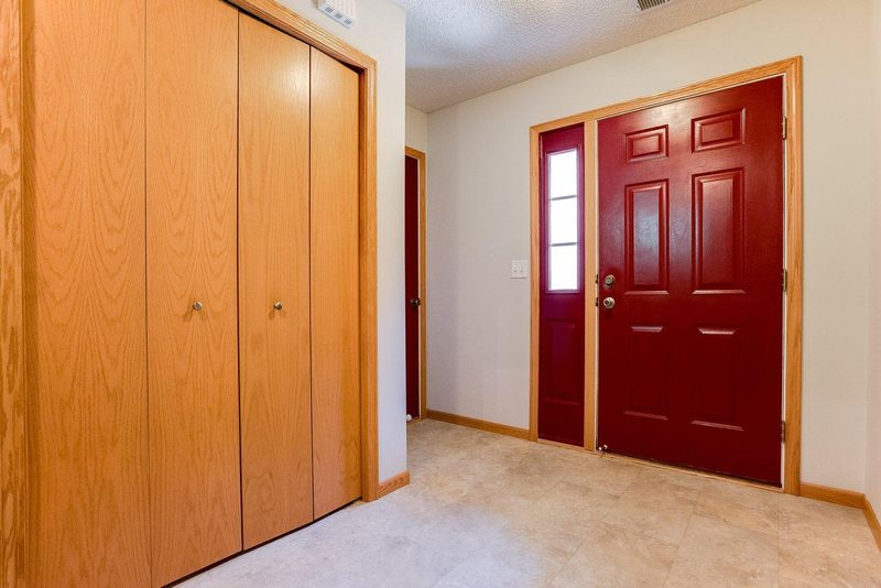 402 7th St E, Carver, MN 55315