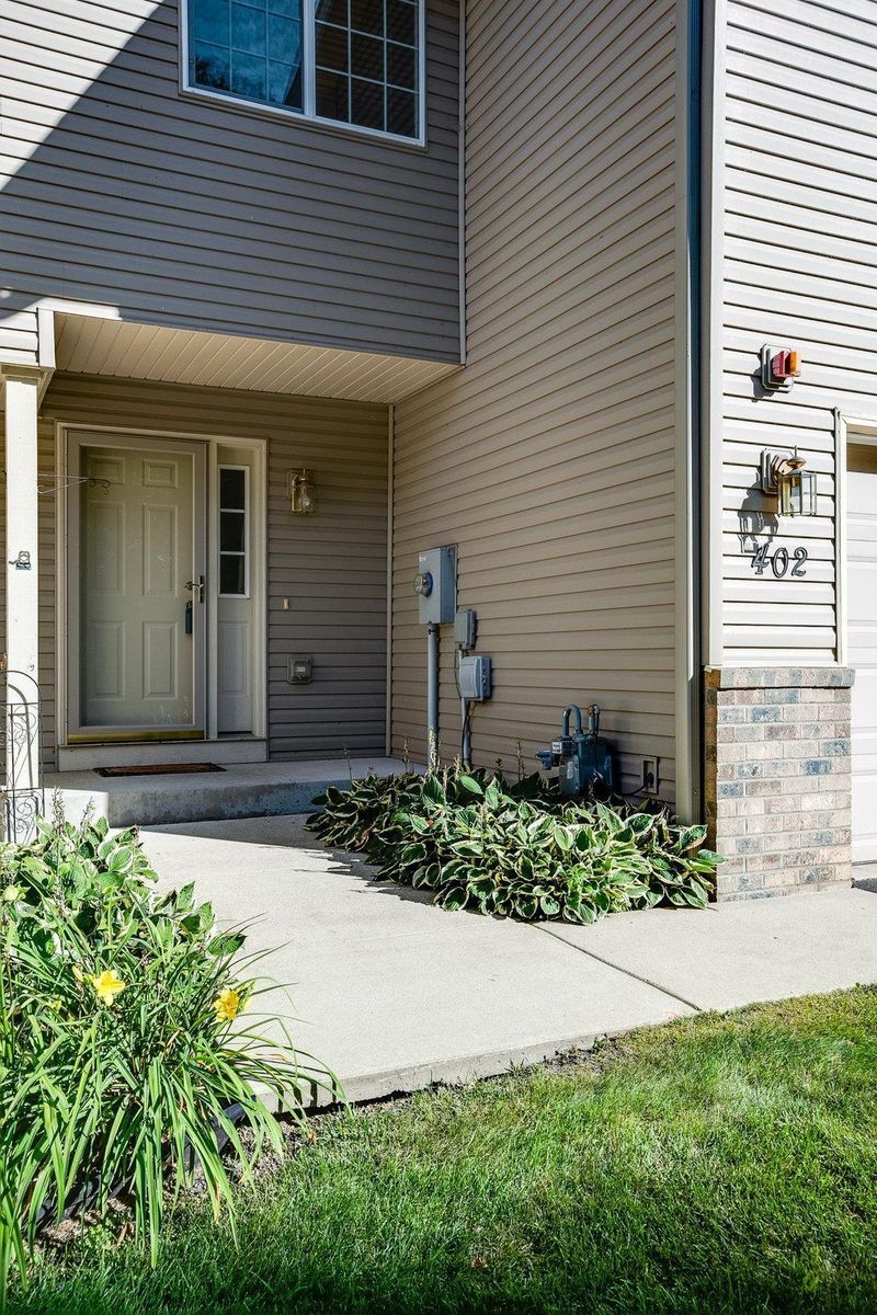 402 7th St E, Carver, MN 55315