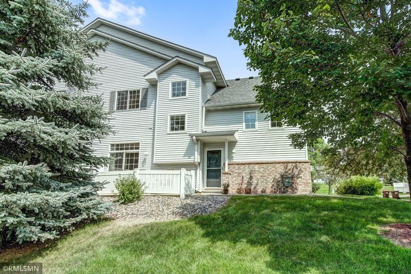 3216 Juniper Cir #D, Woodbury, MN 55125