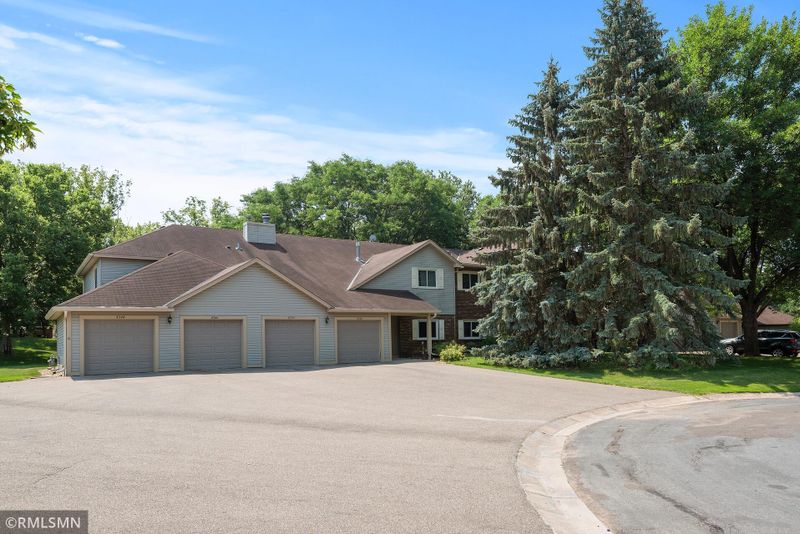 4350 Buckingham Ct #1601, Vadnais Heights, MN 55127