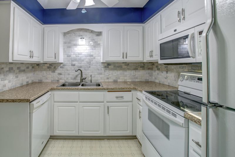595 Clover Leaf Pw NE, Blaine, MN 55434