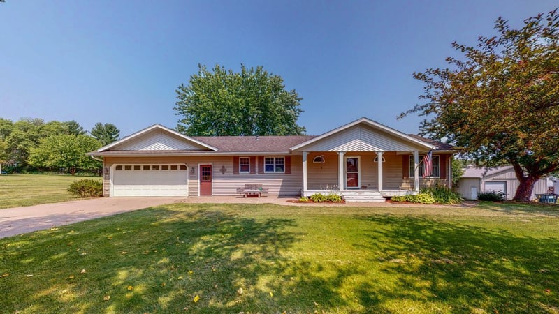 100 E Green Ave, Kellogg, MN 55945