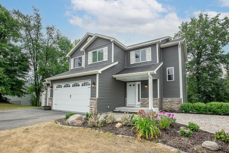 628 7th St N, Montrose, MN 55363