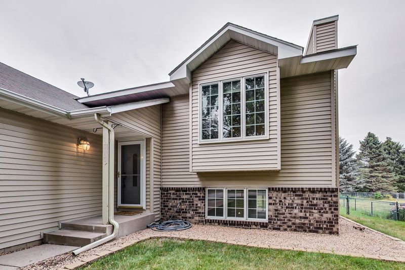 9104 Sequoia Rd, Woodbury, MN 55125